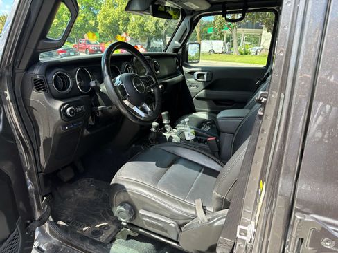 Used 2022 Jeep Wrangler Unlimited Sahara w/ Dual Top Group AWD/4WD image 8