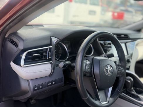 Used 2018 Toyota Camry SE FWD image 14