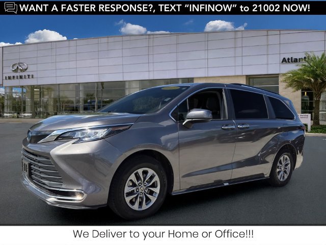 Used 2023 Toyota Sienna XLE FWD image 1