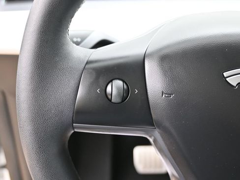 Used 2023 Tesla Model Y Performance AWD/4WD image 19