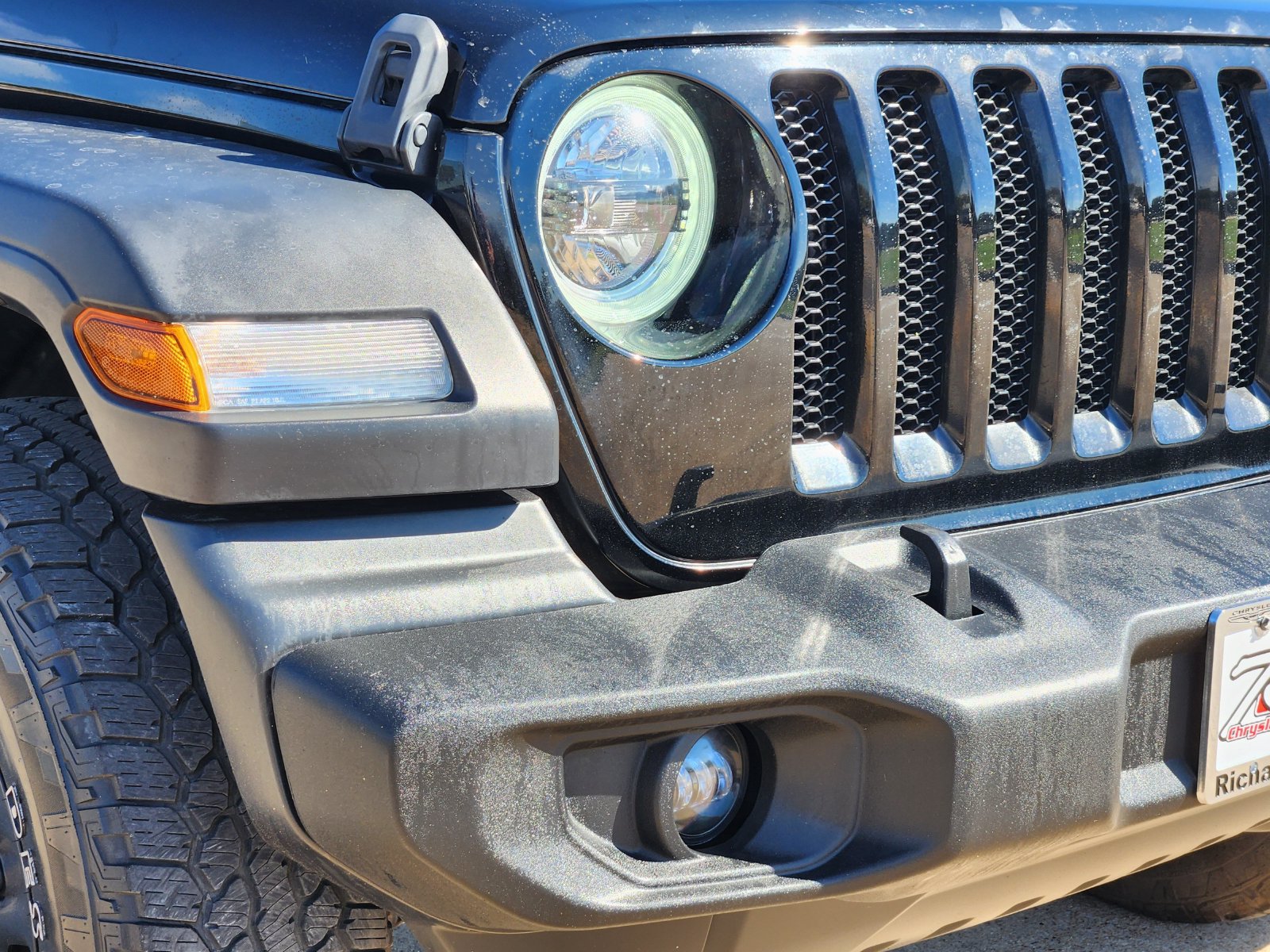 Used 2023 Jeep Wrangler Sport AWD/4WD image 9