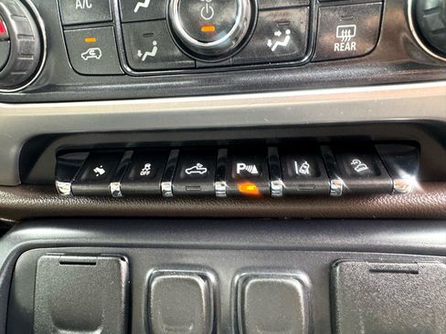 Used 2014 GMC Sierra 1500 SLT w/ SLT Crew Cab Value Package image 21