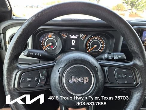 Used 2024 Jeep Wrangler Unlimited Sport AWD/4WD image 25