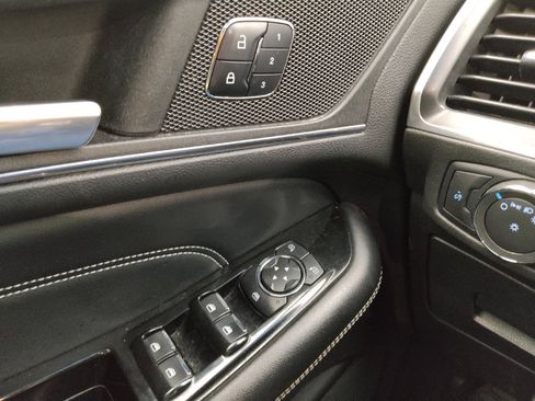 Used 2016 Ford Edge Titanium w/ Equipment Group 301A AWD/4WD image 27