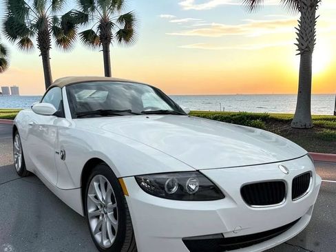 Used 2006 BMW Z4 3.0i RWD image 8