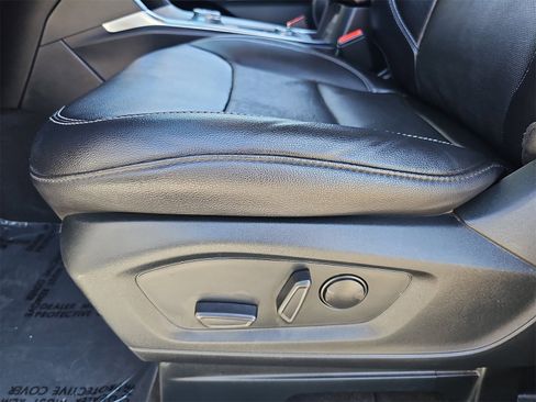 Used 2023 Ford Explorer Limited image 32