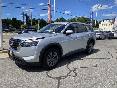 Used 2025 Nissan Pathfinder SV