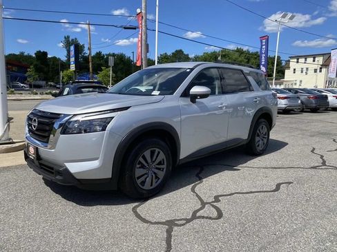Used 2025 Nissan Pathfinder SV AWD/4WD image 1