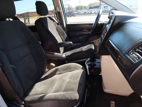 Used 2018 Dodge Grand Caravan SE image 10