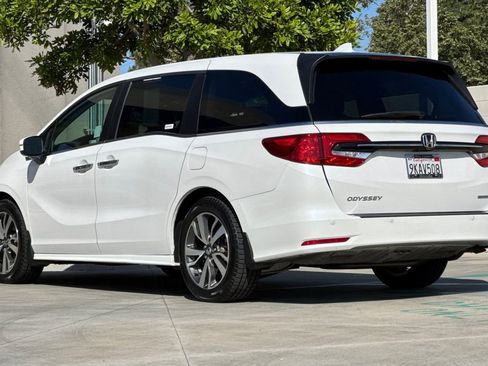 Certified 2024 Honda Odyssey Touring image 3
