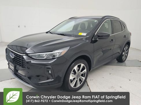 Used 2024 Ford Escape Platinum w/ Premium Technology Package image 4