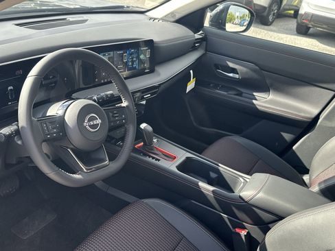 New 2026 Nissan Kicks SR image 12