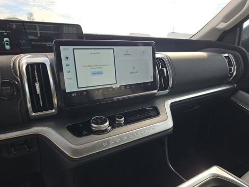 Used 2025 Ford Expedition Platinum image 10