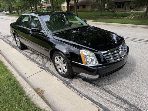 Used 2006 Cadillac DTS w/ Trunk Convenience Package FWD image 7