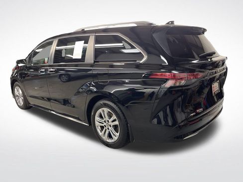 Certified 2022 Toyota Sienna Platinum AWD/4WD image 3