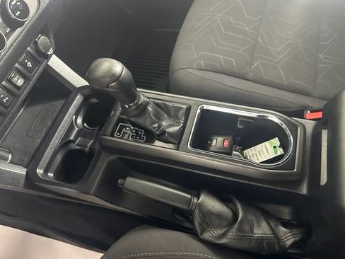 Used 2018 Toyota Tacoma TRD Sport w/ Technology Package AWD/4WD image 14