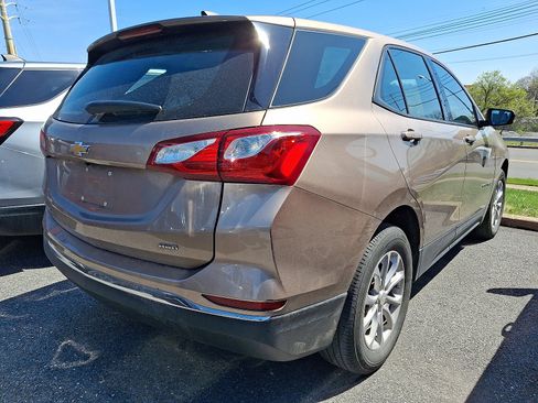 Used 2018 Chevrolet Equinox LS image 6