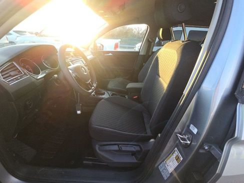 Used 2021 Volkswagen Tiguan S image 23