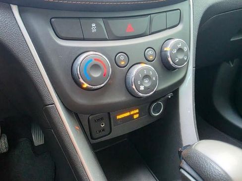 Used 2017 Chevrolet Trax LT w/ LT Convenience Package FWD image 19