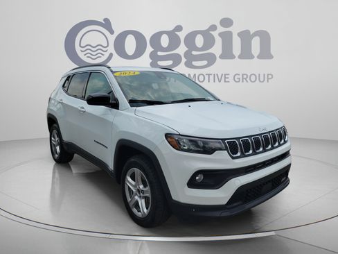Used 2024 Jeep Compass Latitude AWD/4WD image 4