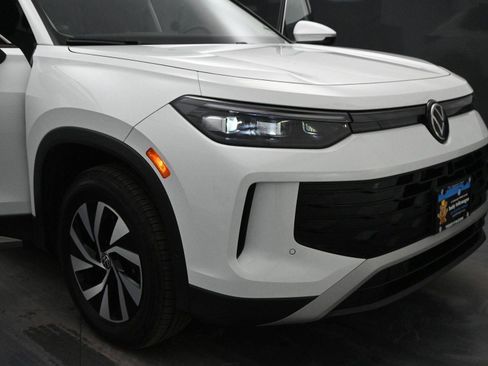 Used 2025 Volkswagen Tiguan S image 16