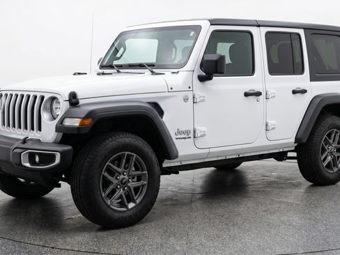 Used 2025 Jeep Wrangler Sport S AWD/4WD image 3