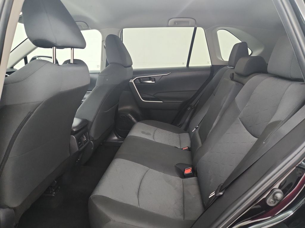 Used 2025 Toyota RAV4 XLE AWD/4WD image 32