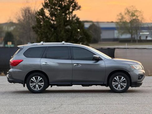 Used 2020 Nissan Pathfinder S image 7