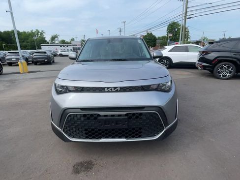 Used 2023 Kia Soul LX w/ LX Technology Package FWD image 3