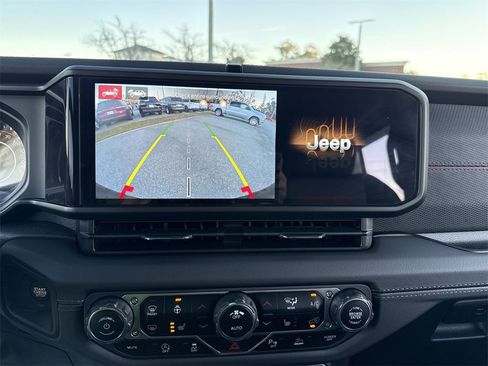 Used 2024 Jeep Wrangler Unlimited Rubicon image 23