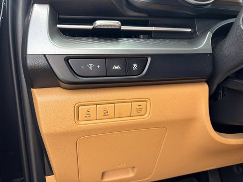 Used 2022 Kia Carnival LX FWD image 27
