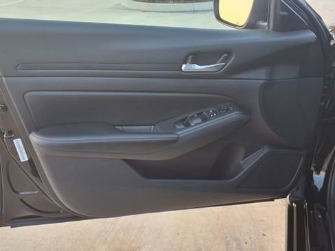 Used 2025 Nissan Altima 2.5 SV image 11