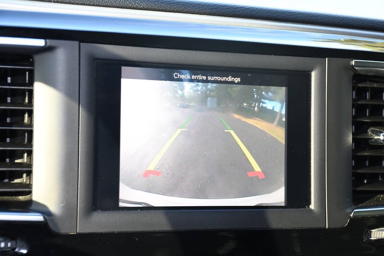 Used 2020 Chrysler Pacifica Touring-L w/ S Appearance Package FWD image 37
