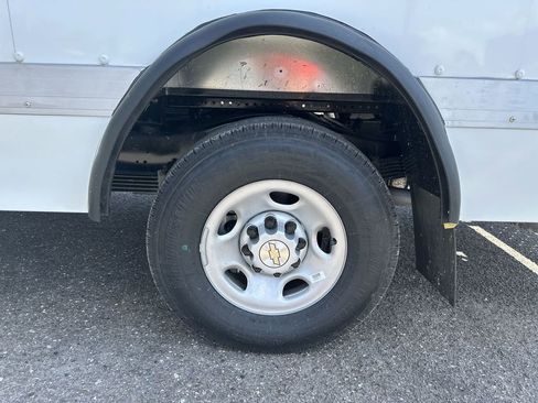 New 2025 Chevrolet Express 3500 Work Van w/ Power Convenience Package image 24