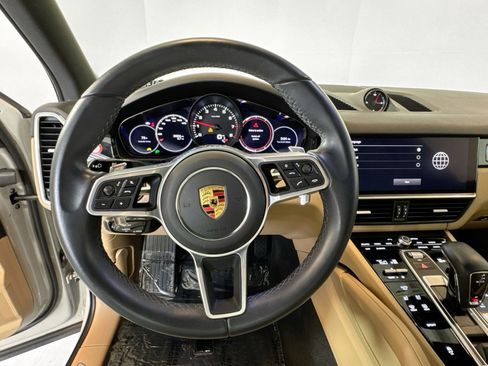 Certified 2023 Porsche Cayenne Platinum Edition image 14