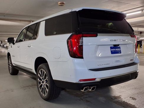 New 2026 GMC Yukon XL Denali w/ Denali Reserve Package image 10