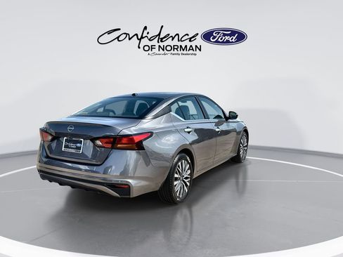 Used 2025 Nissan Altima 2.5 SV FWD image 8