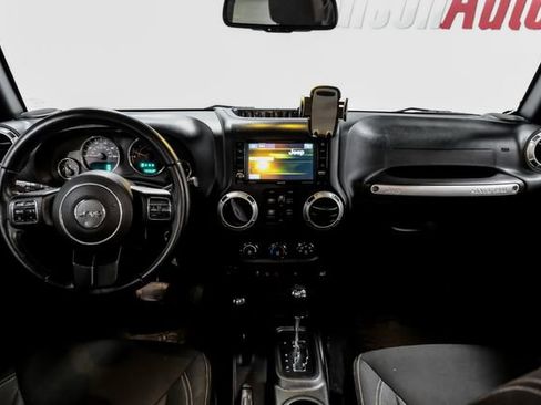 Used 2018 Jeep Wrangler Unlimited Sahara w/ Connectivity Group image 11