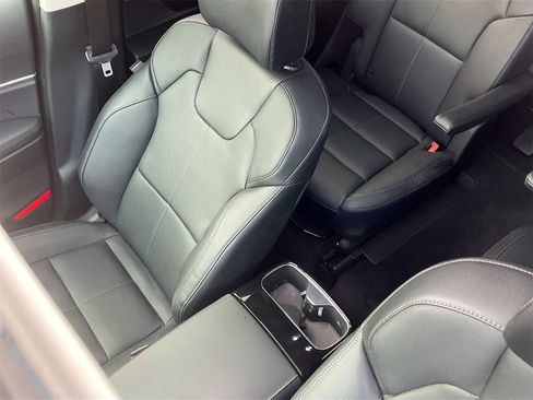 Used 2025 Kia Telluride EX w/ EX Captain's Chair Package image 23