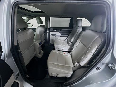 Used 2017 Toyota Highlander Limited image 30