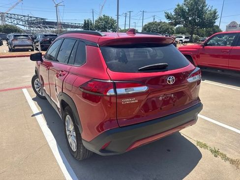 Used 2022 Toyota Corolla Cross LE FWD image 4