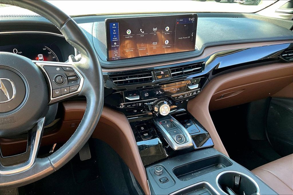 Used 2025 Acura MDX w/ Technology Package FWD image 8