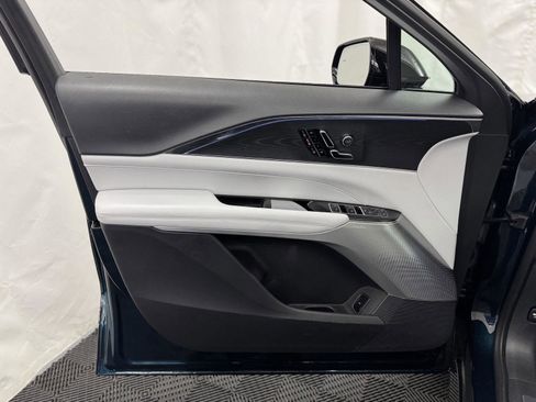 Used 2024 Cadillac Lyriq Luxury image 18