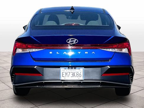 Used 2025 Hyundai Elantra SEL FWD image 8