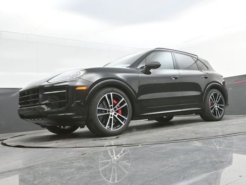 Used 2025 Porsche Cayenne GTS AWD/4WD image 35
