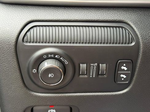 Used 2022 Jeep Wagoneer Series III AWD/4WD image 26