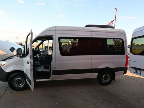 Used 2024 Mercedes-Benz Sprinter 2500 image 21