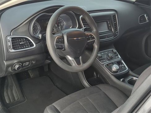 Used 2015 Chrysler 200 Limited image 2