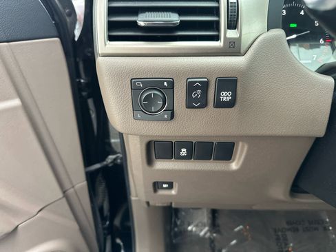 Used 2018 Lexus GX 460 w/ Navigation Package image 15