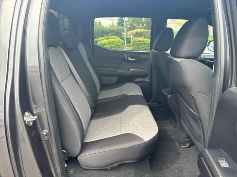 Used 2020 Toyota Tacoma TRD Off-Road AWD/4WD image 23